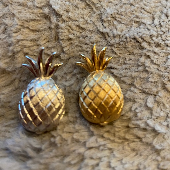 Vintage Jewelry Vintage Trifari Gold And Silver Tone Pineapple